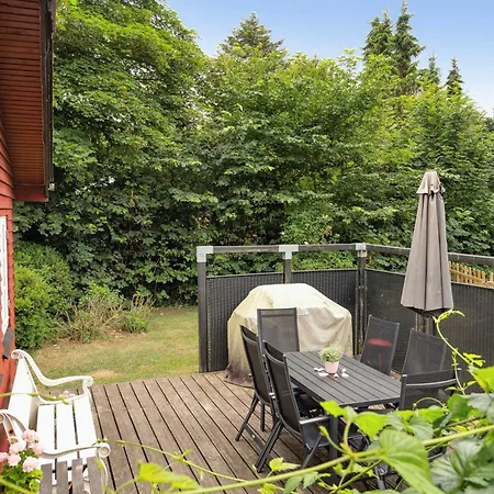 Lifestyle Near Sea And Town Dom wakacyjny